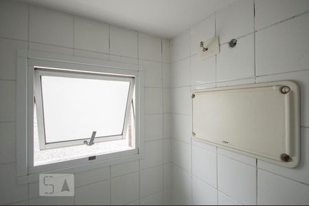 Detalhe Banheiro de apartamento à venda com 2 quartos, 48m² em Vila Firmiano Pinto, São Paulo