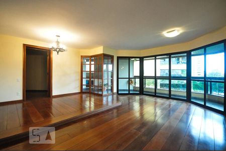 sala de apartamento para alugar com 3 quartos, 226m² em Vila Suzana, São Paulo