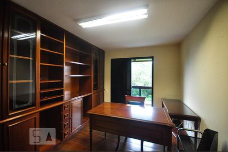 escritório de apartamento para alugar com 3 quartos, 226m² em Vila Suzana, São Paulo