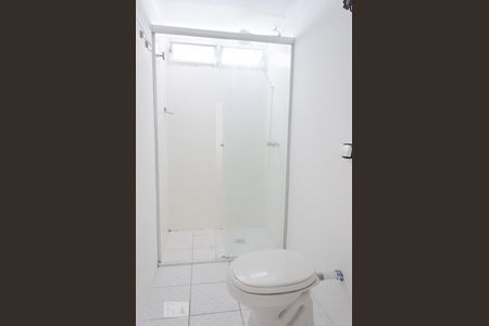 Banheiro de apartamento à venda com 2 quartos, 70m² em Centro, Campinas