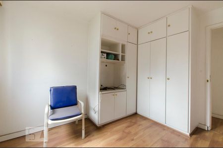 Quarto de apartamento à venda com 2 quartos, 80m² em Vila Andrade, São Paulo