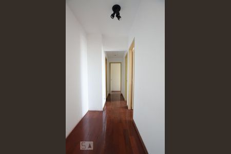 Corredor de apartamento para alugar com 3 quartos, 90m² em Vila Rosália, Guarulhos