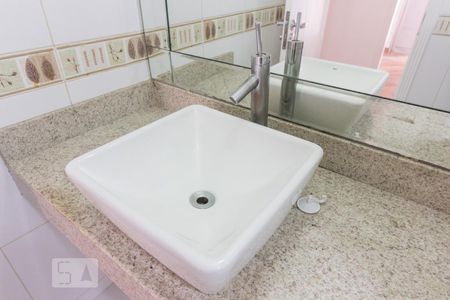 Banheiro de apartamento para alugar com 2 quartos, 75m² em Santa Teresinha, São Paulo