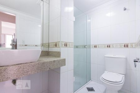 Banheiro de apartamento para alugar com 2 quartos, 75m² em Santa Teresinha, São Paulo