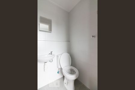 Banheiro de Serviço / Lavabo de apartamento para alugar com 1 quarto, 50m² em Campestre, Santo André