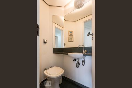 Lavabo de apartamento para alugar com 2 quartos, 54m² em Indianópolis, São Paulo