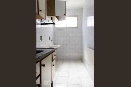 Cozinha de apartamento para alugar com 1 quarto, 35m² em Cambuí, Campinas