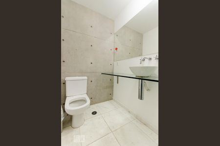 Banheiro de kitnet/studio para alugar com 1 quarto, 70m² em Vila Suzana, São Paulo