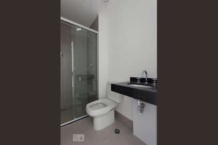 Banheiro de kitnet/studio para alugar com 1 quarto, 25m² em Perdizes, São Paulo