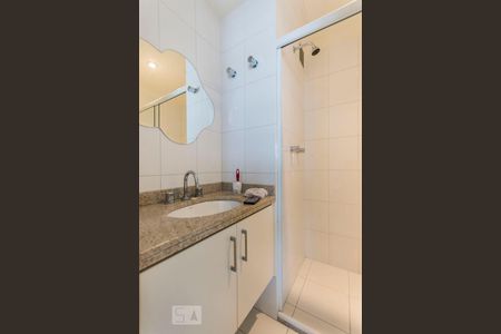 Banheiro de apartamento para alugar com 2 quartos, 68m² em Vila Olímpia, São Paulo
