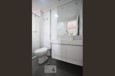 banheiro suíte de apartamento à venda com 2 quartos, 70m² em Vila Andrade, São Paulo