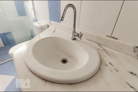 Detalhe do banheiro de apartamento para alugar com 2 quartos, 65m² em Vila Madalena, São Paulo