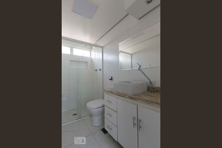 Banheiro  de apartamento para alugar com 1 quarto, 47m² em Vila Firmiano Pinto, São Paulo