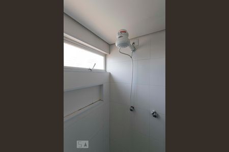 Banheiro (Chuveiro) de apartamento para alugar com 1 quarto, 47m² em Vila Firmiano Pinto, São Paulo