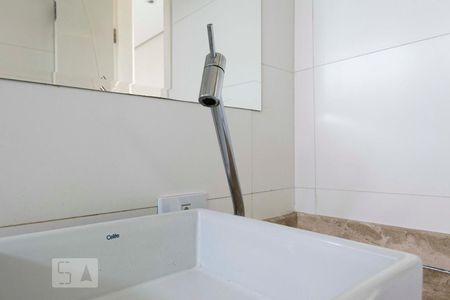 Banheiro (Torneira) de apartamento para alugar com 1 quarto, 47m² em Vila Firmiano Pinto, São Paulo