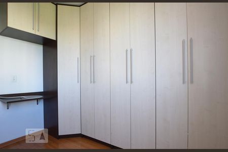 Quarto 1 (Armários) de apartamento para alugar com 2 quartos, 58m² em Jardim Flor da Montanha, Guarulhos