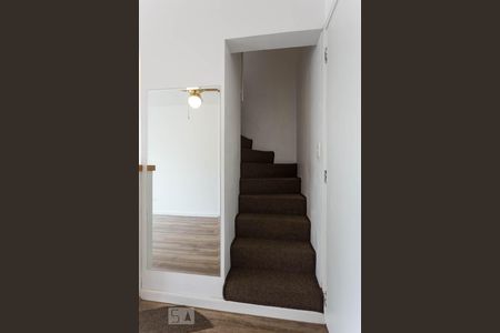 Escada de apartamento para alugar com 1 quarto, 47m² em Itaim Bibi, São Paulo