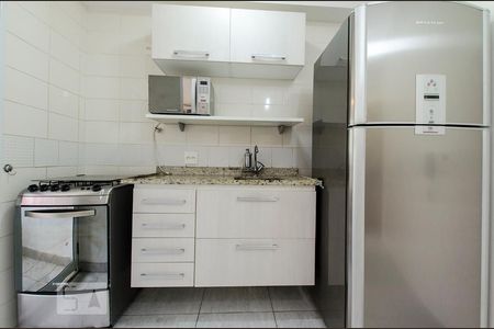 Cozinha de apartamento para alugar com 2 quartos, 47m² em Vila Andrade, São Paulo