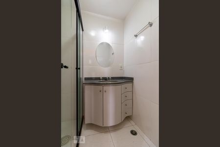 Banheiro do Corredor de apartamento para alugar com 3 quartos, 79m² em Tamboré, Barueri
