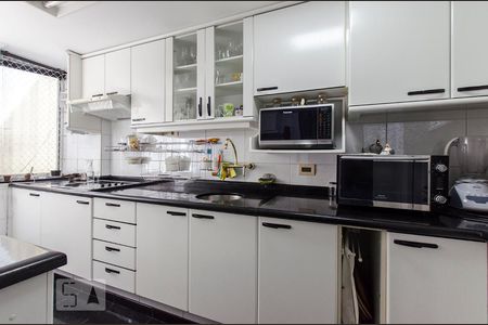 Cozinha de apartamento à venda com 2 quartos, 68m² em Vila Buarque, São Paulo