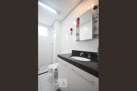 banheiro de apartamento para alugar com 2 quartos, 75m² em Vila Suzana, São Paulo