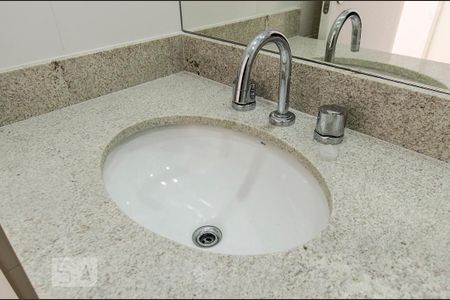 Detalhe do banheiro de apartamento à venda com 1 quarto, 50m² em Alphaville Residencial Um, Barueri