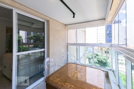 Varanda de kitnet/studio para alugar com 1 quarto, 37m² em Vila Nova Conceição, São Paulo