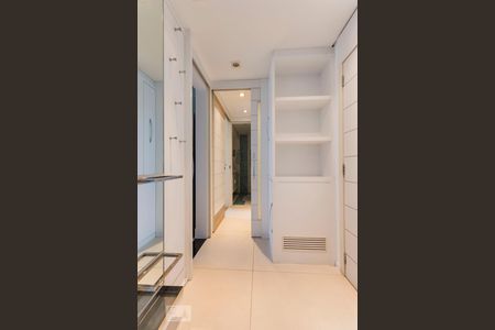 Entrada social de apartamento à venda com 1 quarto, 57m² em Vila Olímpia, São Paulo