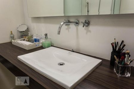 Banheiro da suíte 2 de apartamento à venda com 2 quartos, 147m² em Campo Belo, São Paulo