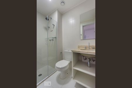 Banheiro de apartamento para alugar com 2 quartos, 70m² em Pinheiros, São Paulo