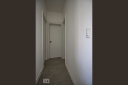 Corredor de apartamento para alugar com 2 quartos, 70m² em Pinheiros, São Paulo