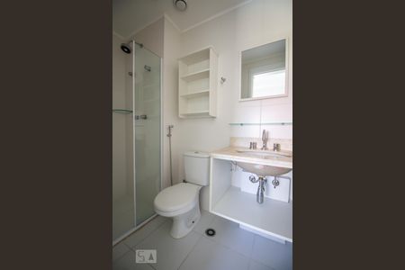 Banheiro suíte  de apartamento para alugar com 2 quartos, 70m² em Pinheiros, São Paulo