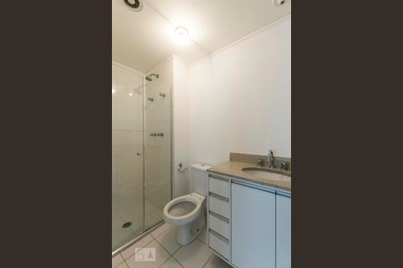 Banheiro de kitnet/studio para alugar com 1 quarto, 47m² em Mooca, São Paulo