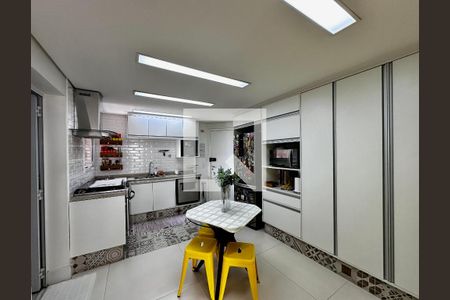 Apartamento à venda com 150m², 3 quartos e 2 vagas Apartamento à venda com 150m², 3 quartos e 2 vagasCozinha