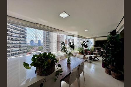 Apartamento à venda com 150m², 3 quartos e 2 vagas Apartamento à venda com 150m², 3 quartos e 2 vagasVaranda