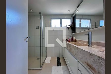 Apartamento à venda com 150m², 3 quartos e 2 vagas Apartamento à venda com 150m², 3 quartos e 2 vagasBanheiro Suíte 1