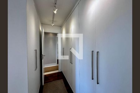 Apartamento à venda com 150m², 3 quartos e 2 vagas Apartamento à venda com 150m², 3 quartos e 2 vagasCloset Suíte 1