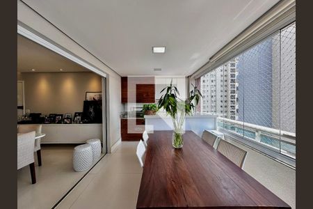 Apartamento à venda com 150m², 3 quartos e 2 vagas Apartamento à venda com 150m², 3 quartos e 2 vagasVaranda