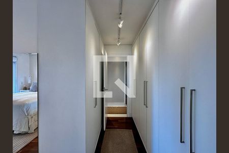 Apartamento à venda com 150m², 3 quartos e 2 vagas Apartamento à venda com 150m², 3 quartos e 2 vagasCloset Suíte 1