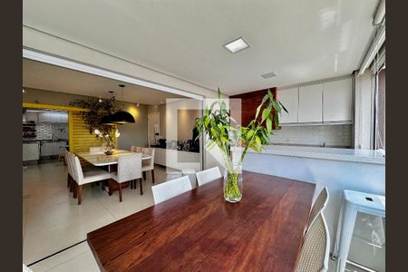 Apartamento à venda com 150m², 3 quartos e 2 vagas Apartamento à venda com 150m², 3 quartos e 2 vagasVaranda