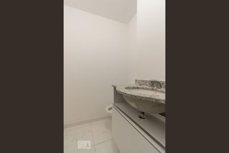 Banheiro de kitnet/studio para alugar com 1 quarto, 35m² em Bela Vista, São Paulo