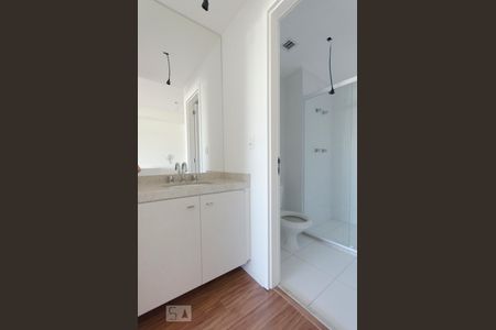 Banheiro de apartamento para alugar com 1 quarto, 47m² em Parque Industrial Tomas Edson, São Paulo