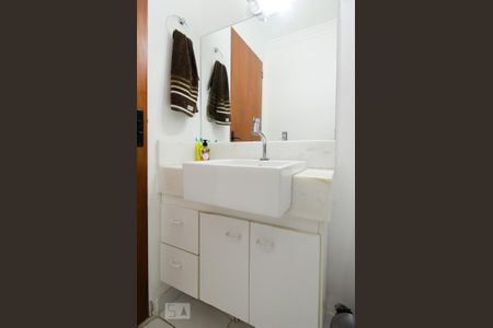Banheiro social de apartamento à venda com 2 quartos, 85m² em Jardim Proença, Campinas