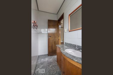 Banheiro de kitnet/studio para alugar com 1 quarto, 35m² em República, São Paulo