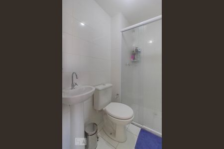 Banheiro de kitnet/studio para alugar com 1 quarto, 37m² em Quinta da Paineira, São Paulo