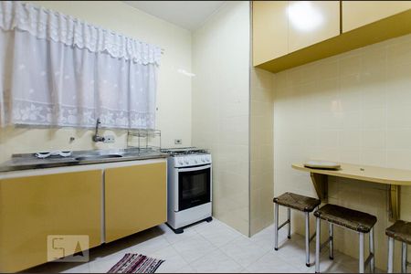 Cozinha de apartamento para alugar com 1 quarto, 50m² em Itaim Bibi, São Paulo