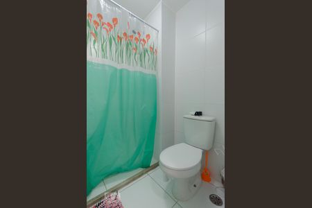 Banheiro de apartamento à venda com 1 quarto, 48m² em Parque Industrial Tomas Edson, São Paulo