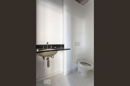 Banheiro de kitnet/studio para alugar com 1 quarto, 32m² em Santo Amaro, São Paulo