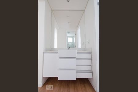 Banheiro de apartamento à venda com 1 quarto, 41m² em Vila Itapura, Campinas