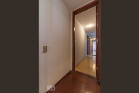 Corredor de apartamento à venda com 2 quartos, 140m² em Vila Monumento, São Paulo